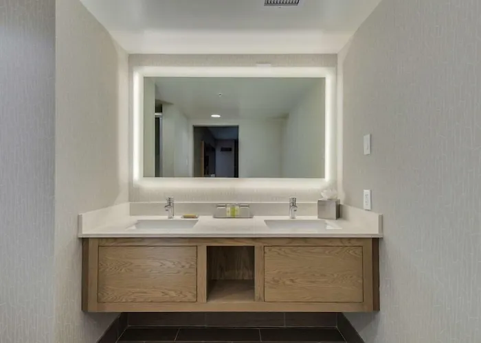 Doubletree By Hilton Phoenix, Az Hotel 4*